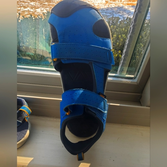 Boys Teva Sandals - Picture 2 of 3